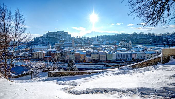 Zimní panorama města Salcburku