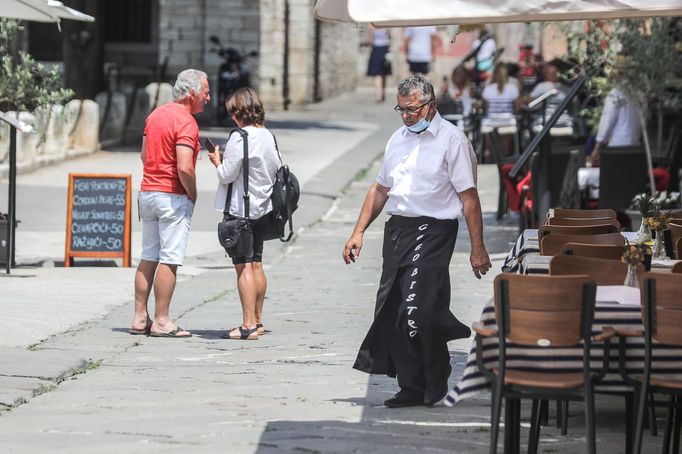 Prázdné historické centrum města Puly před začátkem hlavní sezóny.