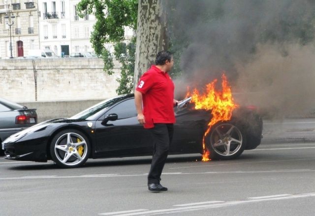 Hořící Ferrari Italia