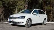 24. Škodě Fabia Combi už zvoní umíráček, k dispozici jsou už jen skladové vozy. S motorem 1.0 MPI/55 kW se připravte na to, že jízda bude vždy spíše rozvážná. A to zejména v případě, že ji navíc naložíte zavazadly. Zrychlení na 100 km/h totiž běžně zvládá až za 14,9 s.