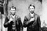 Před 180 lety se narodil americký bandita, bankovní a vlakový lupič Frank James, bratr slavného amerického bandity Jesseho Jamese. Zemřel v roce 1915. V 70. letech 19. století s bratrem Frankem přepadli řadu bank, dostavníků a vlaků. Vytvořili skupinu lupičů zvanou James–Younger Gang, ve které byli i jejich bratři, příbuzní z rodin Youngerů a Millerů a také další bývalí vojáci jižanské armády.