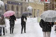 První test nového zákona: Sníh z chodníků uklízejí obce