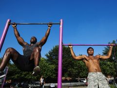 Muži zase chtějí mít horu svalů jako profesionální sportovci...