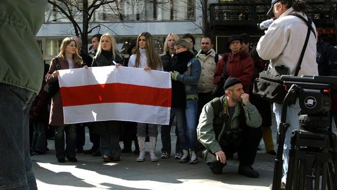 Demonstraci na Můstek svolali běloruští studenti z pražských univerzit.