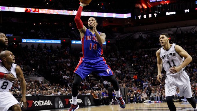 NBA: Detroit Pistons vs. San Antonio Spurs (D. J. Augustin)