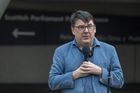 Autora seriálu Ajťáci zadrželi v Londýně kvůli příspěvkům na sociálních sítích
