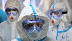 koronavirus Rusko zdravotníci