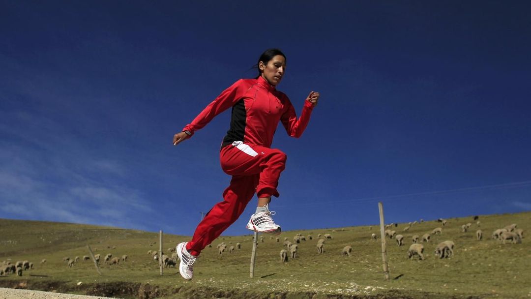 Marathon runner Gladys Tejeda, the first Peruvian athlete who qualified for the 2012 London Olympic Games, runs during her training in the Andean province of Junin May 14, 2012. A private company will take Tejeda's mother Marcelina Pucuhuaranga, 69, to London as part of the "Thank you Mom" program. For Pucuhuaranga, who received her first passport, it will be the first time travelling out of Peru. The program will take about 120 mothers of different athletes around the world to attend the games. Tejeda, the youngest of nine children, returned to her hometown to visit her mother and to focus on training where she will run more than 20 km every day in the highlands (over 4,105 meters above sea level). Picture taken May 14, 2012. REUTERS/Pilar Olivares (PERU - Tags: SPORT ATHLETICS OLYMPICS TPX IMAGES OF THE DAY) Published: Kvě. 17, 2012, 5:44 odp.
