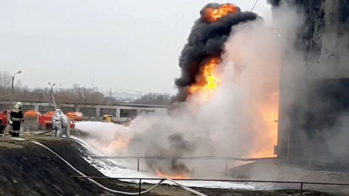 Požár ve skladu paliv v ruském městě Bělgorod. Sklady se měly stát cílem ukrajinského útoku.