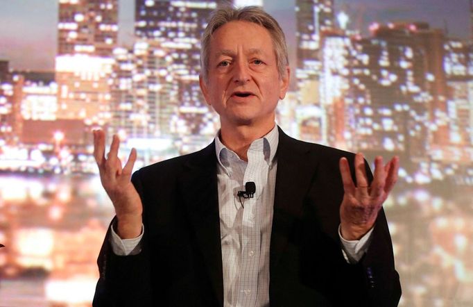 Geoffrey Hinton na snímku z r. 2017