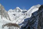 Laviny v Alpách zabily pět lidí, nebezpečí hrozí dál