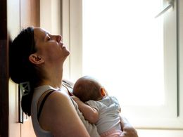 Ženy po porodu jsou nejzranitelnější, trápí je špatné kojení i trauma ze sálu