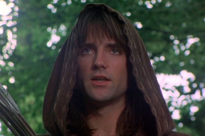 Michael Praed jako legendární zbojník Robin Hood. Když po dvou sezónách ze seriálu odešel, zahrál si na Broadwayi ve Třech mušketýrech.