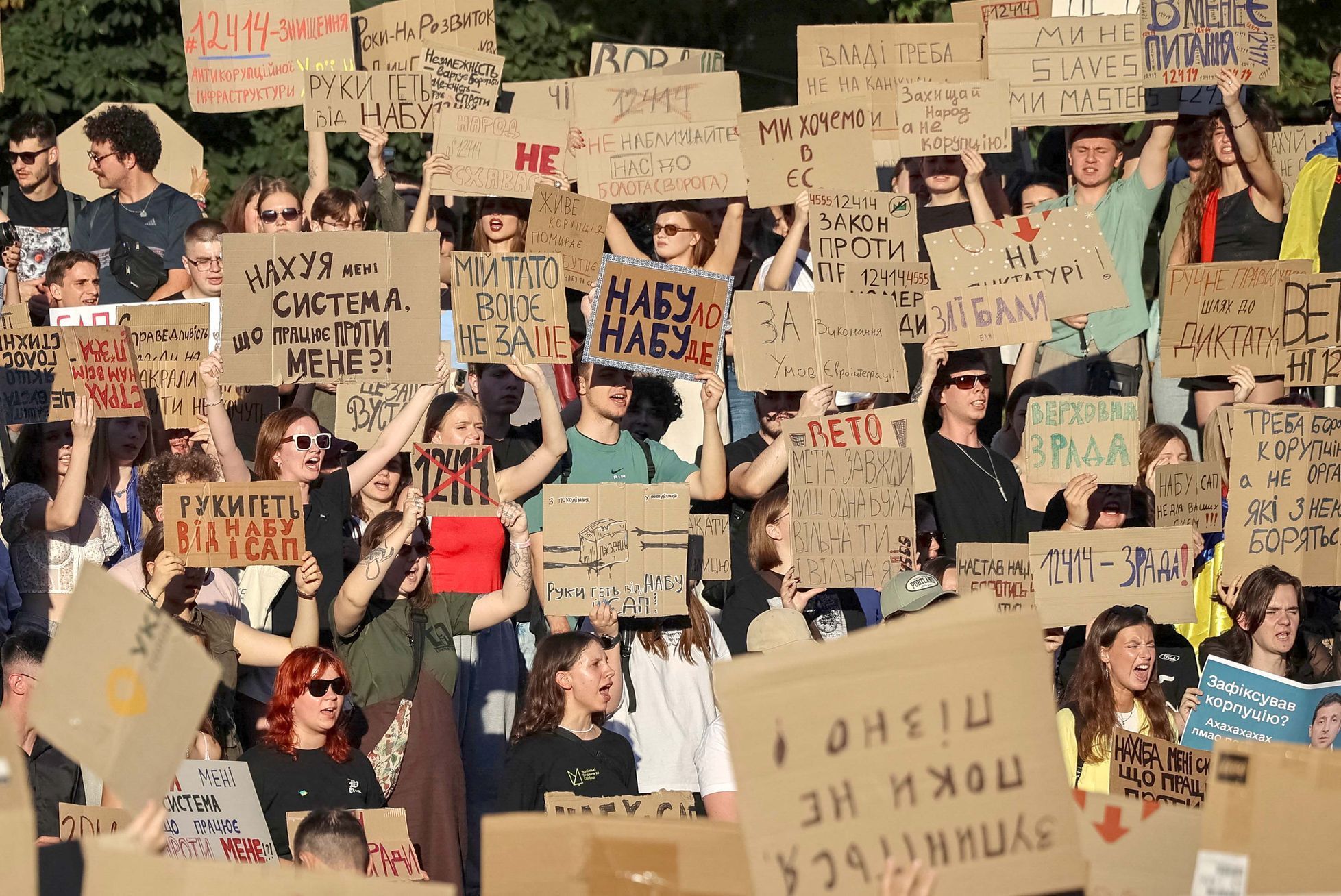 Ukrajina, protest, zákon, Zelenský