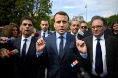 Zeď stavět nebudu. Prezidentský kandidát Macron nabídl azyl ve Francii vědcům a podnikatelům z USA