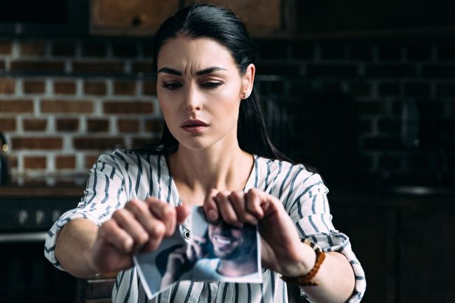 Rituální odstraňování věcí, které připomínají rozpadlý vztah