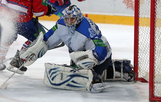 Kanadský brankář se v zámoří do NHL neprosadil, v KHL už hájí druhý tým. Po Čechovu je to teď Nižněkamsk.