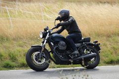 Test motorky: Sexy Italka od Moto-Guzzi má tak silnou osobnost, že jí odpustíte její neduhy
