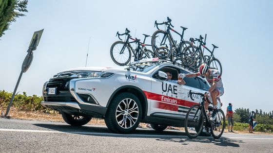 Fotogalerie ze zákulisí 17. etapy Tour de France. Projeli jsme ji s fotoaparátem od startu až do cíle.