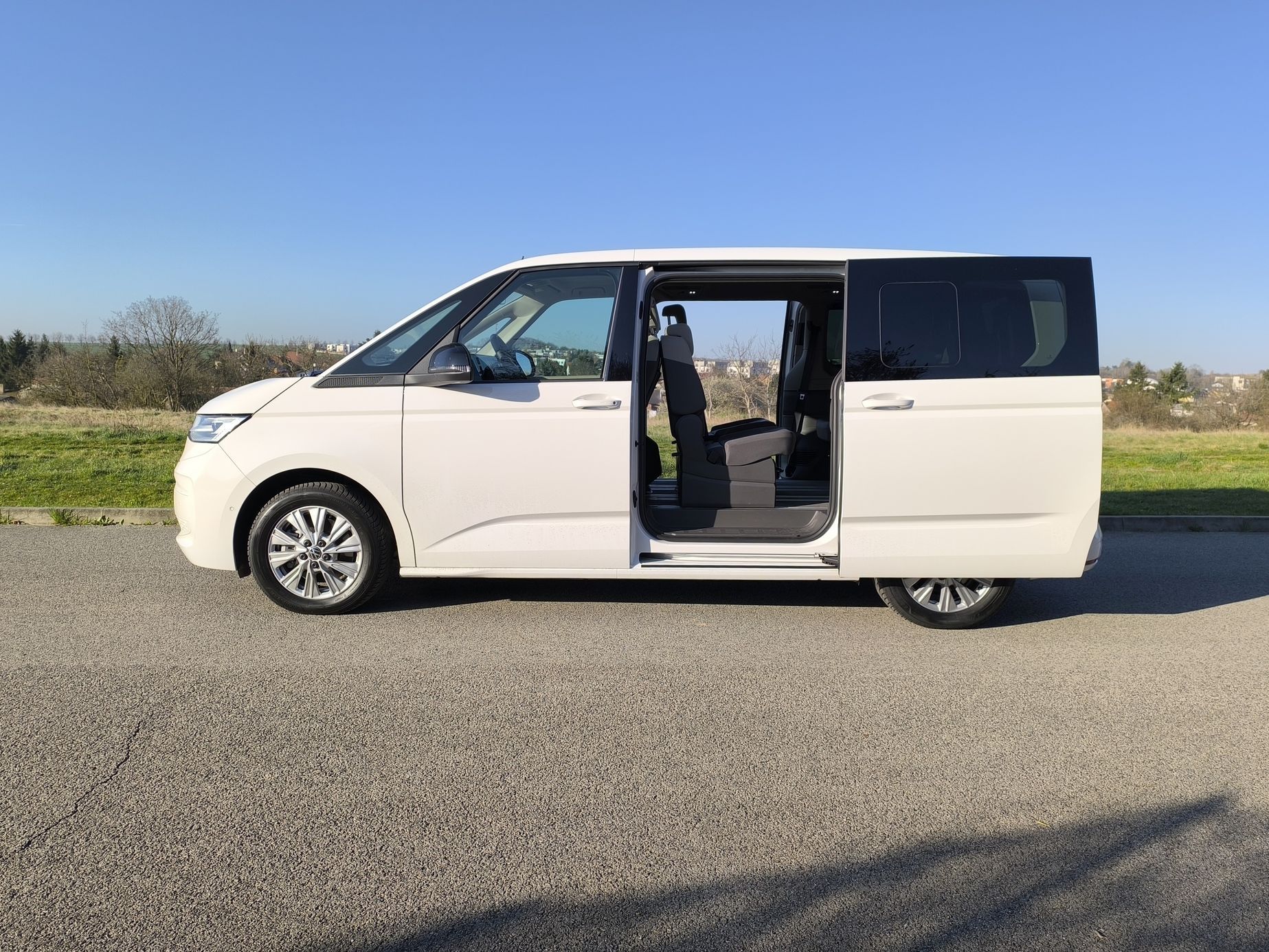 Volkswagen Multivan plug-in 2025