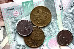 Fialova vláda těsně před volbami zvýšila důchody. Řeší i platy učitelů