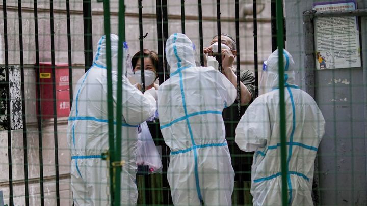 Nekončící noční můra. Šanghaj hlásí pár nakažených, miliony lidí musí do karantény; Zdroj foto: Reuters