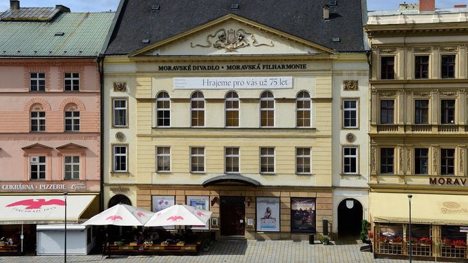 Budova Moravského divadla a Moravské filharmonie na Horním náměstí v centru Olomouce, snímek ze srpna 2020.