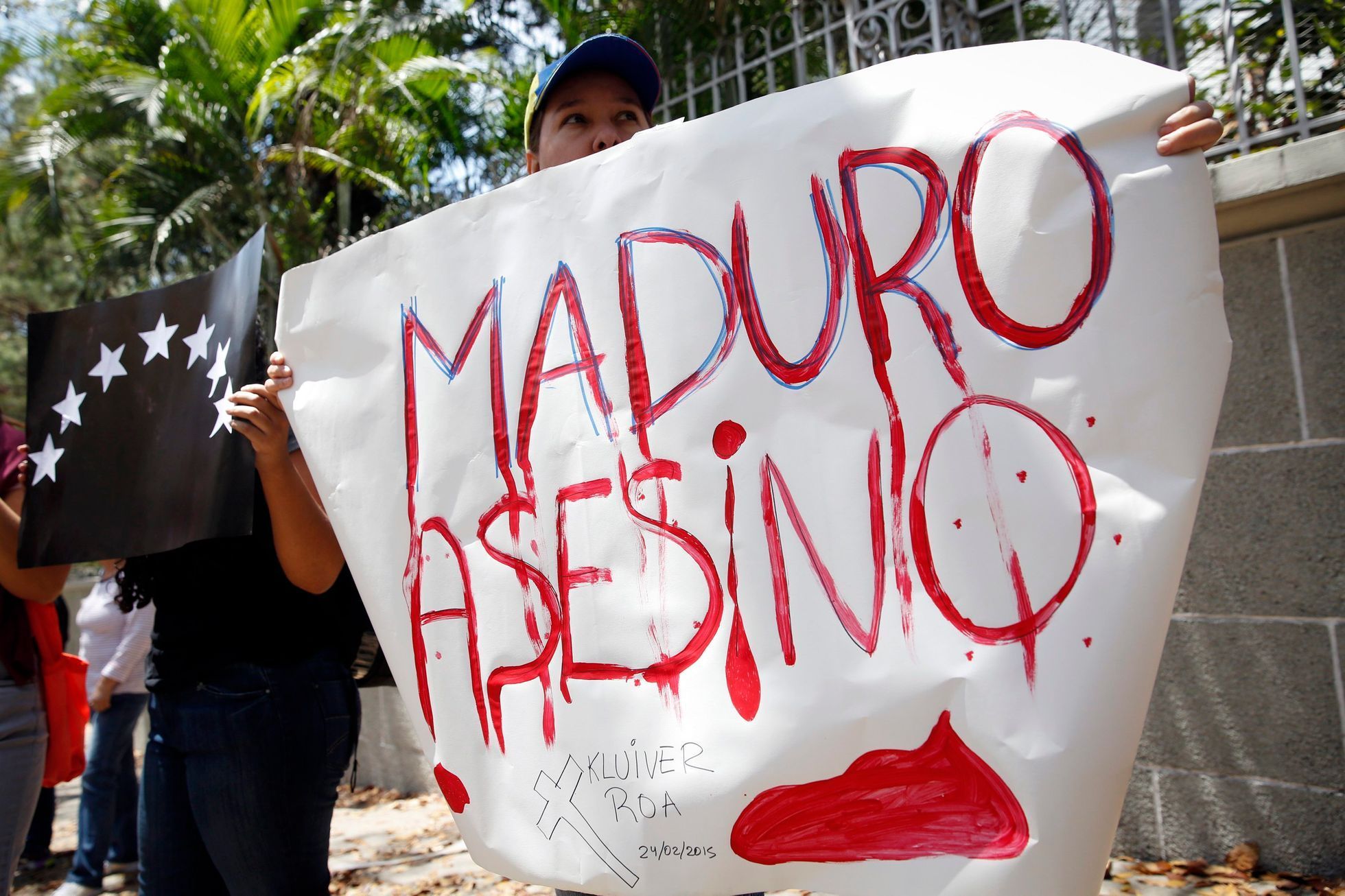 Transparent se vzkazem pro prezidenta Madura
