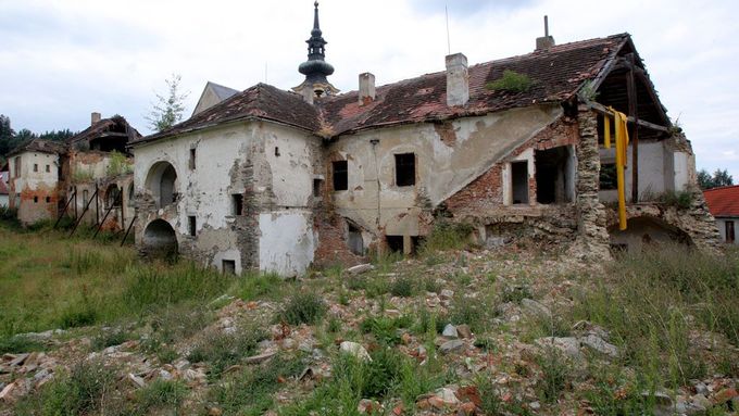 Jihočeské památné ruiny: Šípková Růženka by tu neusnula