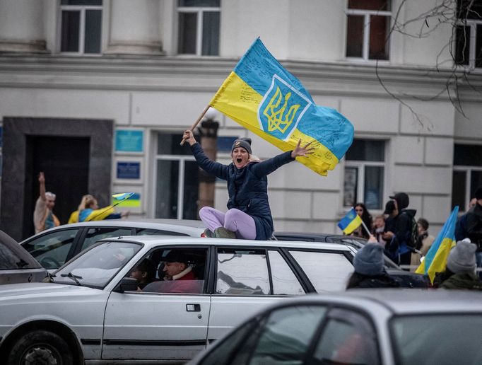 Oslavy v ukrajinském městě Cherson po jeho osvobození od ruských jednotek.