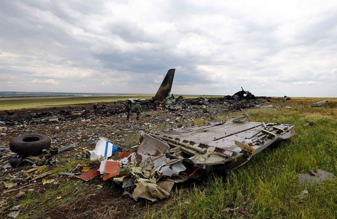 Trosky sestřeleného Il-76 ukrajinské armády v Luhansku.