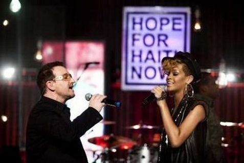 Koncert pro Haiti - Bono a Rihanna