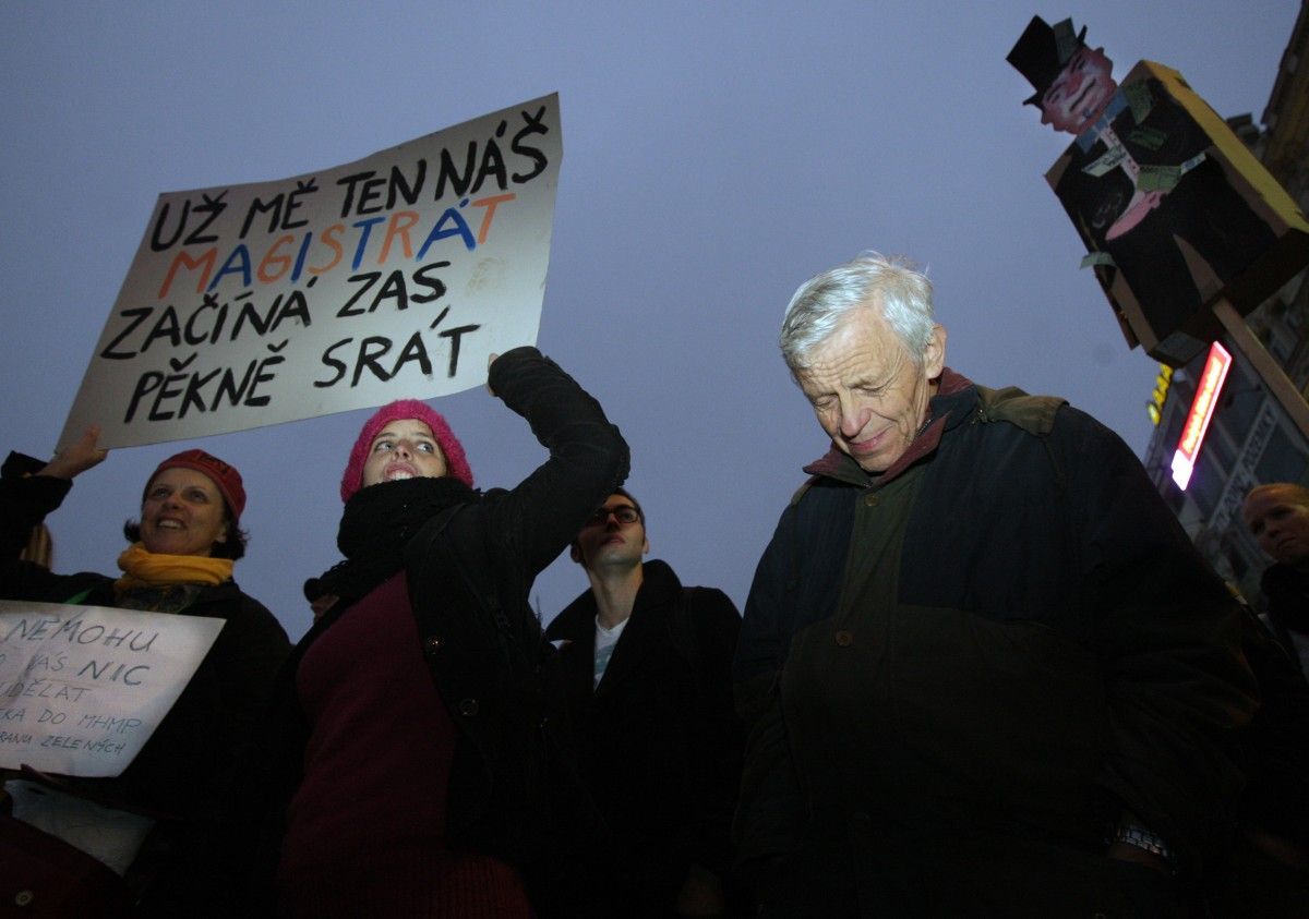 Praha na nohou, demonstruje proti politikům ODS-ČSSD