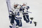 Jan Rutta, Victor Hedman a Ondřej Palát slaví branku ve třetím finále NHL 2021