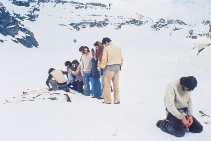 Snímek dokumentující příběh tragického letu letadla Uruguayan Air Force 571, které se v roce 1972 zřítil v Andách.