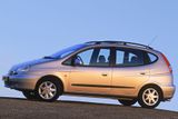Daewoo umělo nalákat slavná designérská jména. Evandu navrhl Italdesign, kompaktní MPV Tacuma, známé také jako Rezzo, pro změnu Pininfarina. Prodejně ale ani jedno z aut příliš nezazářilo. Produkce MPV skončila v roce 2008 a přímým nástupcem se stal až Chevrolet Orlando. Na konci roku 2003 stálo nové Daewoo Tacuma s dvoulitrovým čtyřválcem bez stokoruny 490 tisíc.