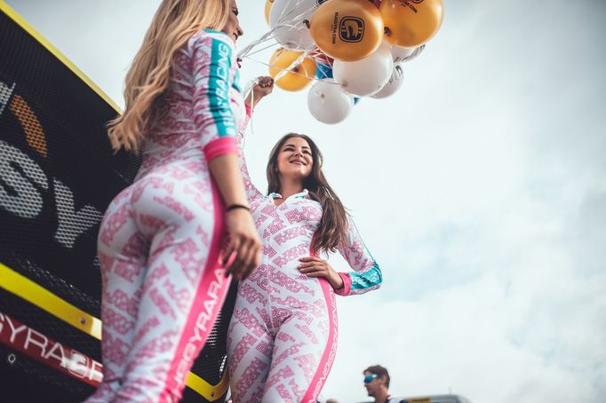 ME tahačů Most 2018: grid girls Buggyry