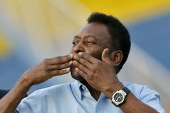Pelé dostal nabídku zapálit olympijský oheň. Situaci komplikují osobnostní práva