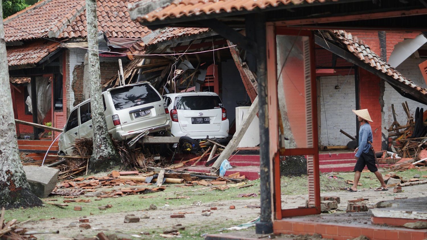 Indonésie tsunami po výbuchu sopky Krakatoa prosinec 2018