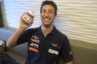 Také Daniel Ricciardo z týmu Toro Rosso může mlsat. Sympatický Australan dostal od svého maďarského fanouška speciální edici čokoládového krému se speciální etiketou.