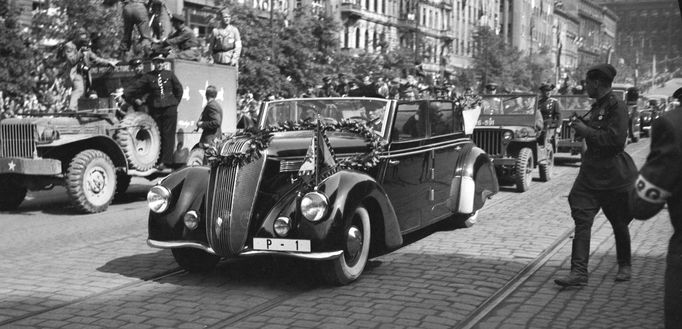 Kabriolet Praga Golden. Jeden z vozů prezidenta Československa Edvarda Beneše, který používal po návratu do vlasti z exilu ve Velké Británii v roce 1945.