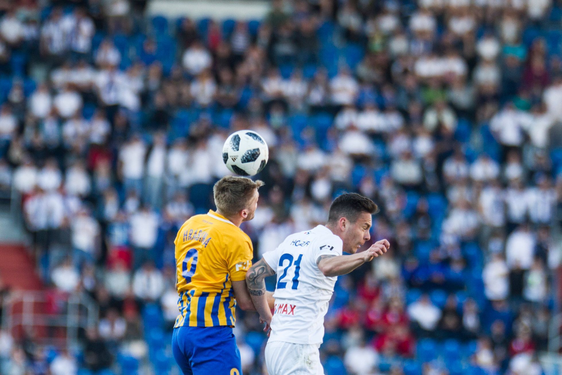 fotbal, Fortuna:Liga 2018/2019, Ostrava - Opava, domácí Daniel Holzer (vpravo) a Matěj Hrabina