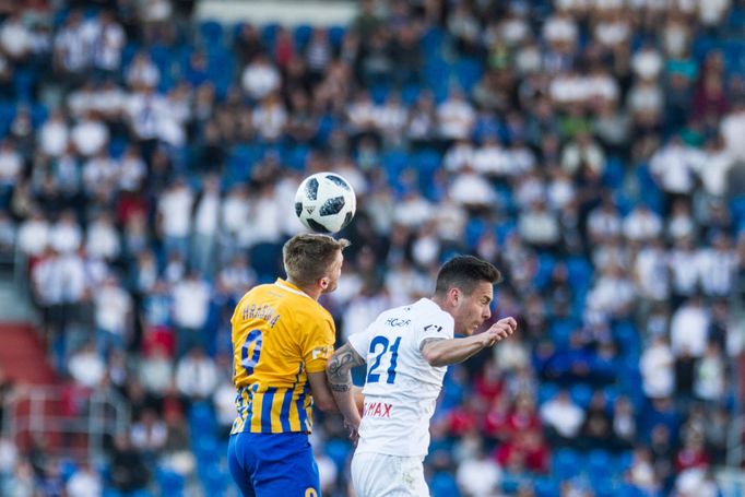 fotbal, Fortuna:Liga 2018/2019, Ostrava - Opava, domácí Daniel Holzer (vpravo) a Matěj Hrabina