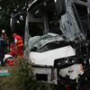 Nehoda autobusu, kamionu a osobního auta
