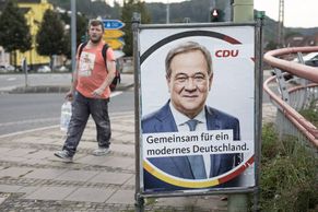 Foto: Kde je Laschet? Volební favorit končící Merkelové čelí kritice kolegů i voličů
