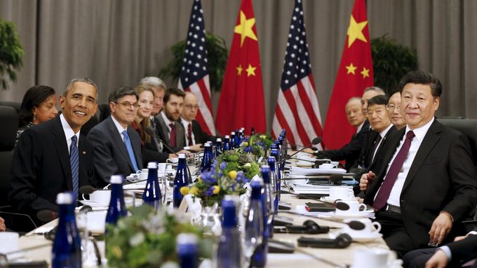 Barack Obama se svým čínským protějškem Si Tin-pchingem při dnešním setkání ve Washingtonu.