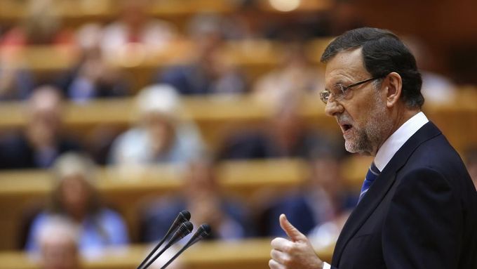 Španělský premiér Mariano Rajoy mluví k poslancům. Ti si ho předvolali kvůli aféře Bárcenas.