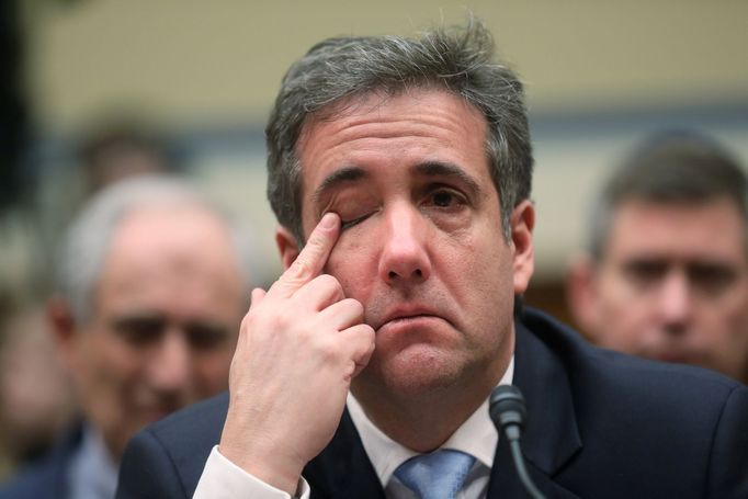 Bývalý Trumpův osobní právník Michael Cohen při výpovědi v Kongresu.