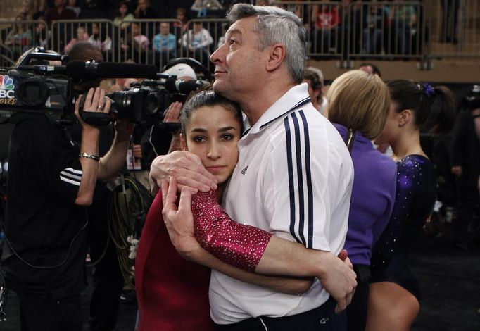 RNPS IMAGES OF THE YEAR 2012 - Alexandra Raisman (L) of the U.S. is hugged by her coach Mihai Brestyan after coming in second place during the AT American Cup gymnastics competition at New York's Madison Square Garden March 3, 2012. REUTERS/Mike Segar (UNITED STATES - Tags: SPORT GYMNASTICS) Published: Pro. 3, 2012, 1:07 dop.