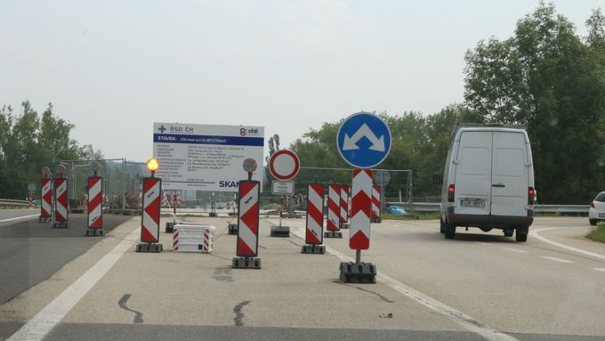 Letos se řidiči budou muset zase připravit na uzavírky a omezení na mnoha úsecích českých silnic a dálnic.
